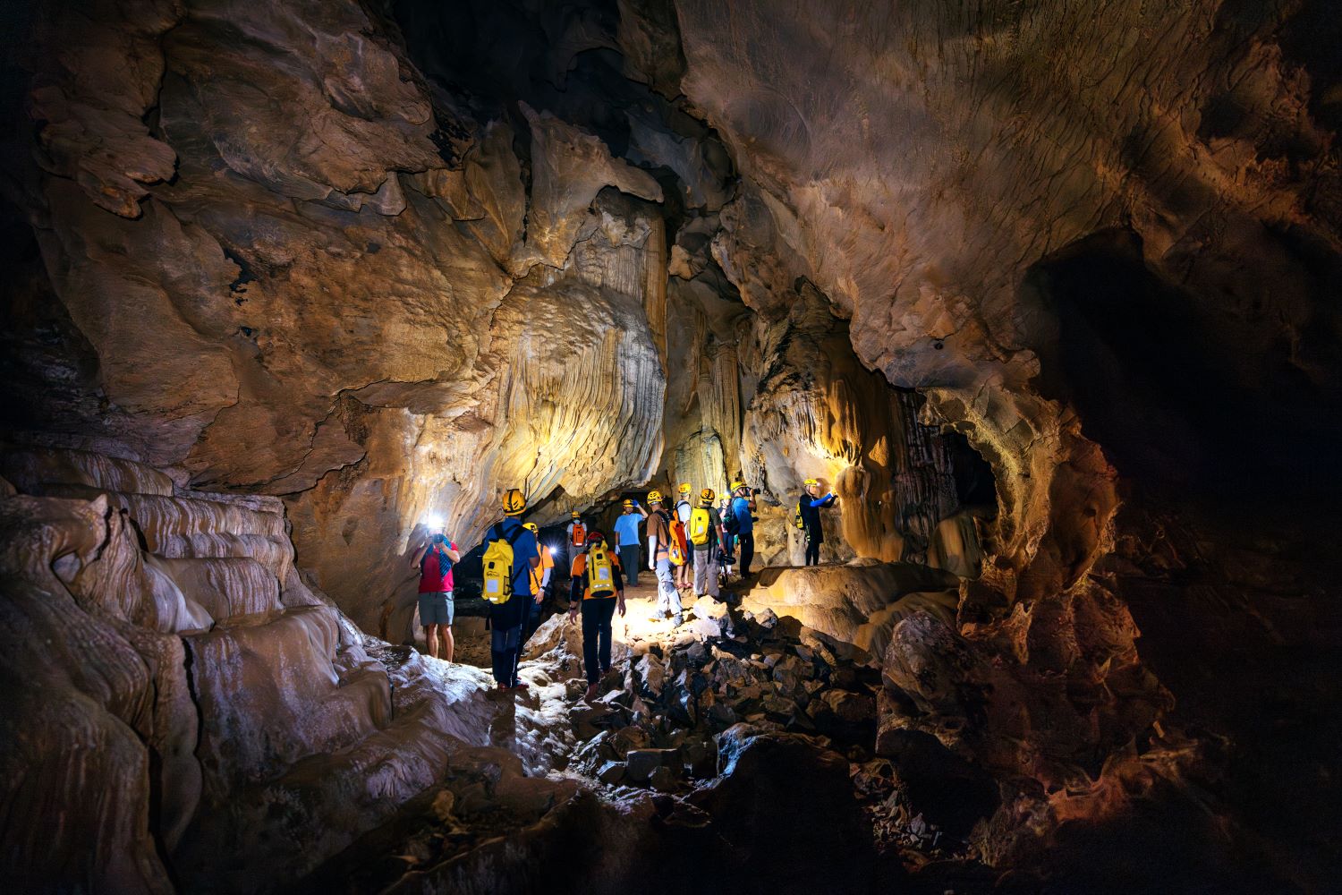 Trekking trải nghiệm thám hiểm hang Chà lòi