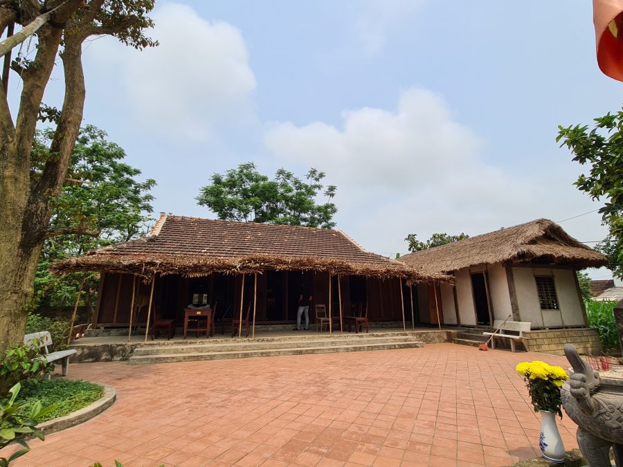 Nhà lưu niệm đơn sơ và gần gủi
