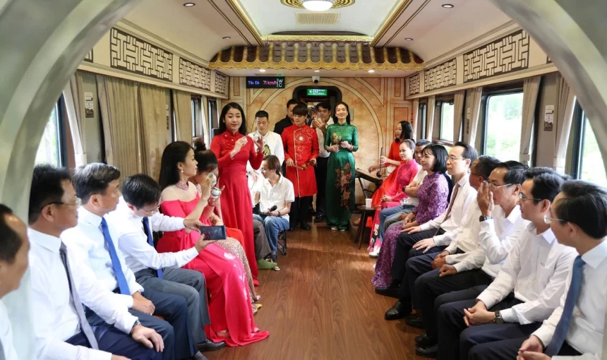 Trải Nghiệm Tàu Du Lịch “Cố Đô Huế – Phong Nha: Hành Trình Di Sản”